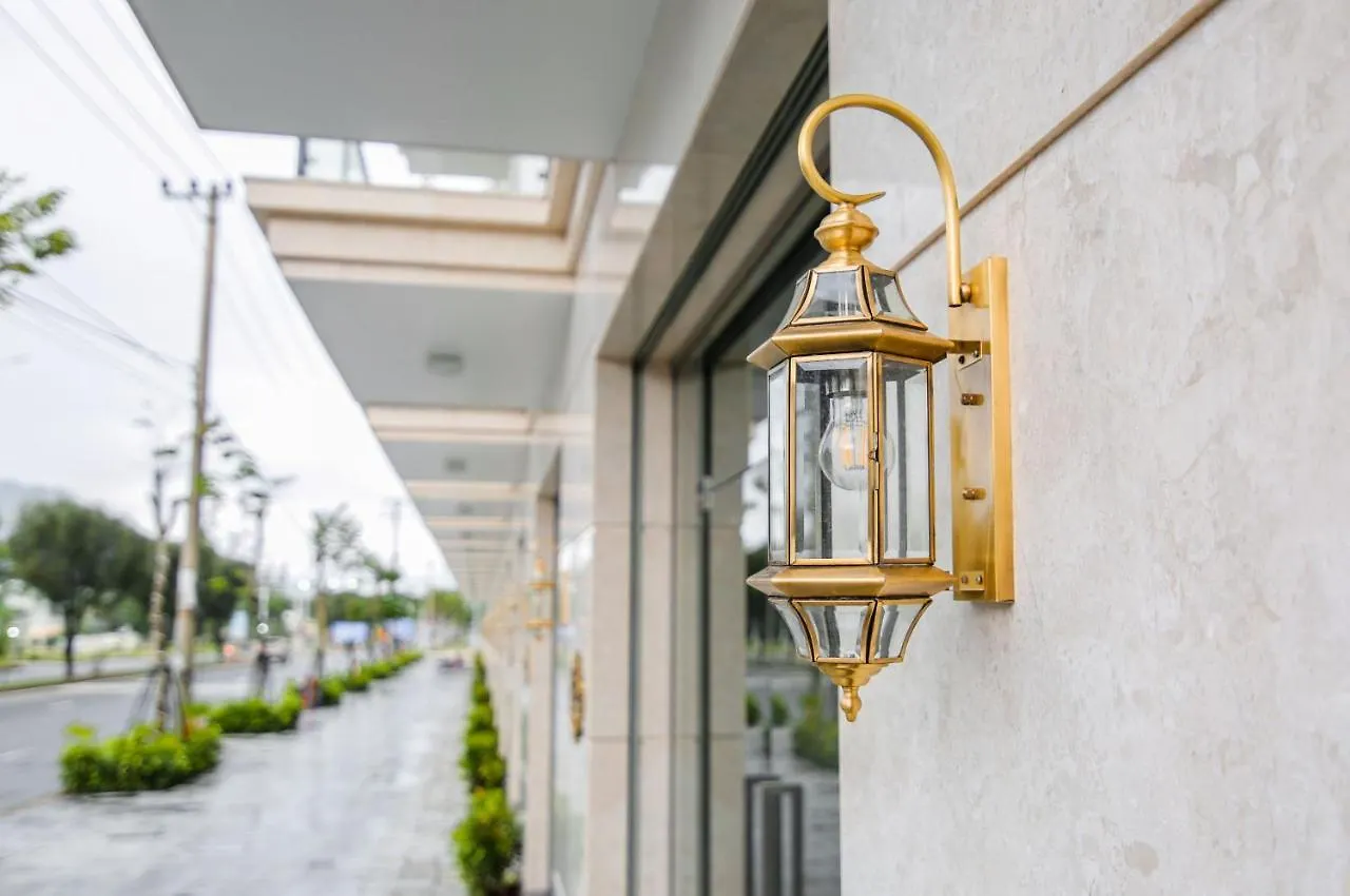 Regal Lakeside Private Villa Da Nang