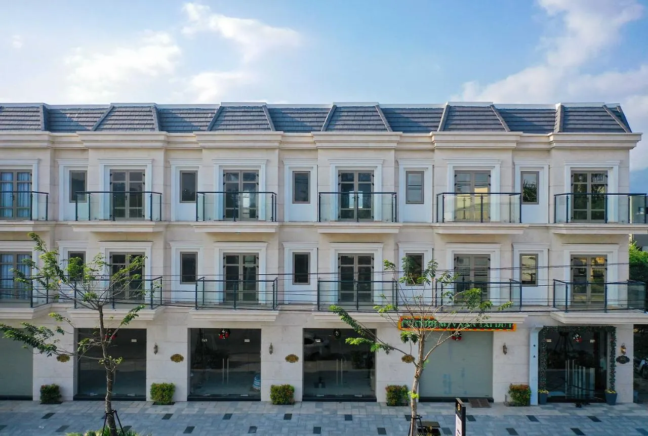 Regal Lakeside Private Villa Da Nang