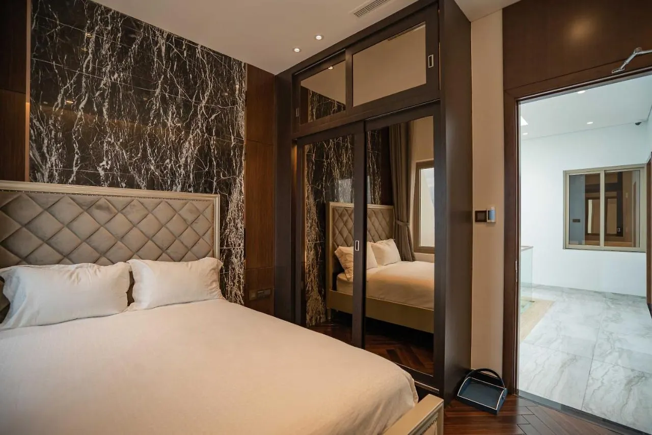 Regal Lakeside Private Villa Da Nang